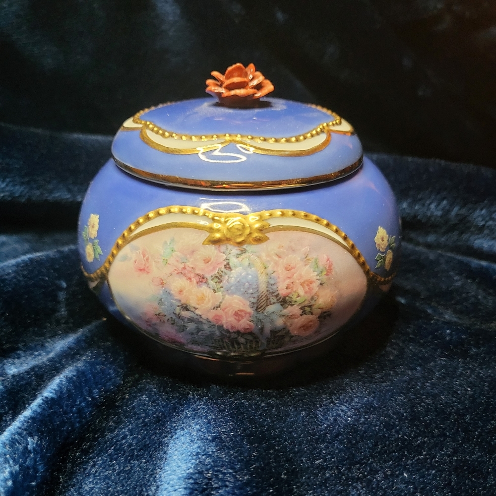 Ardleigh Elliott Heirloom music box, New!